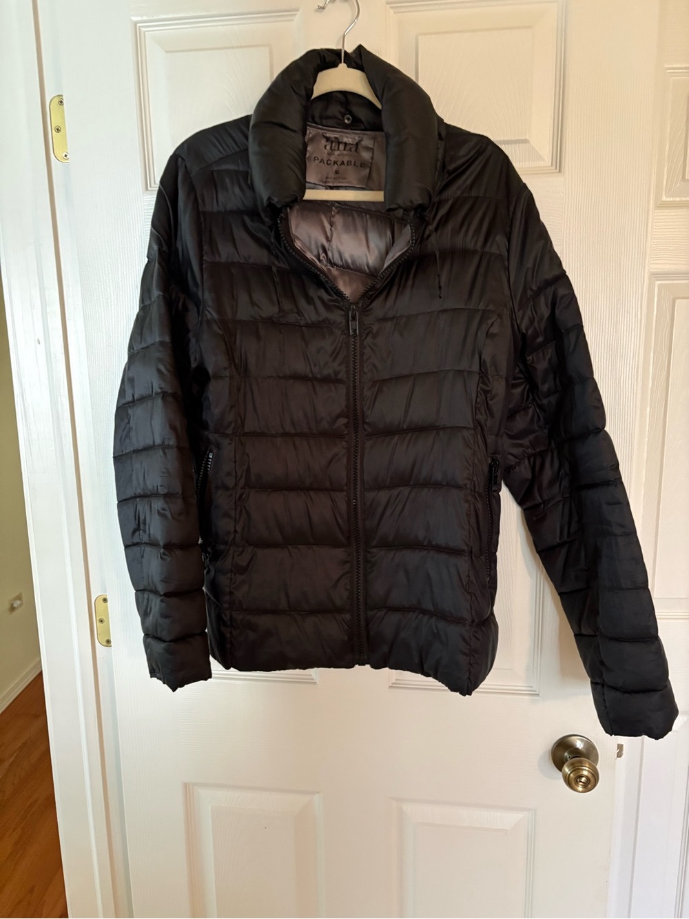 Black Packable Puffer Jacket - Women's